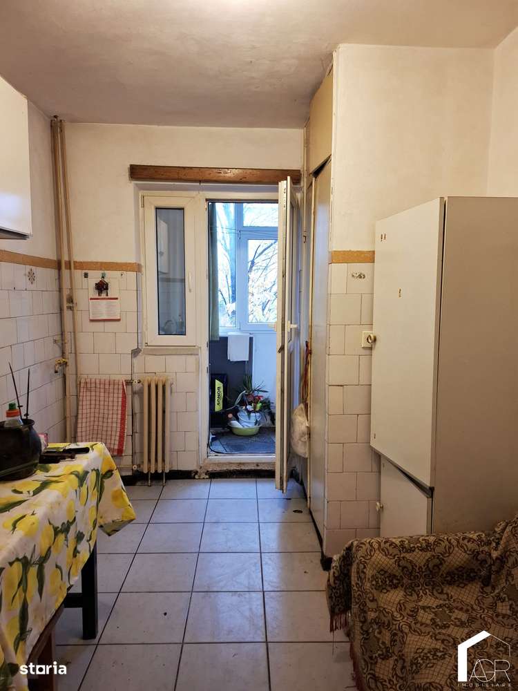 Apartament cu 3 camere, decomandat, zona P-ta Mihai Viteazu-3