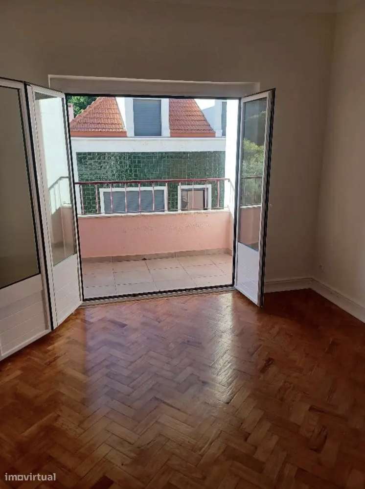 Arrenda-se T2 em Cacilhas - Grande imagem: 2/10