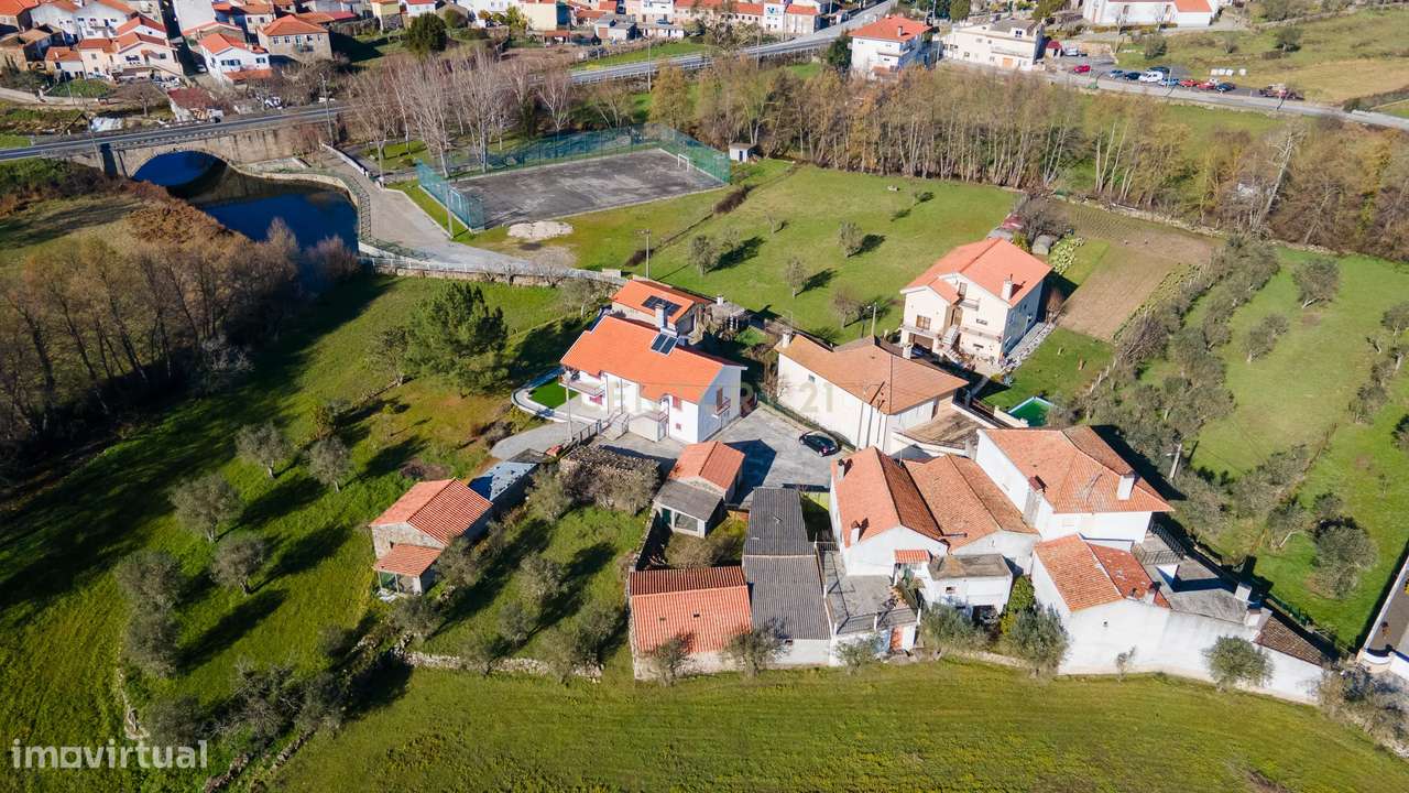 Casa Isolada para Recuperação em Gouveia - 72.000€ - Grande imagem: 2/21
