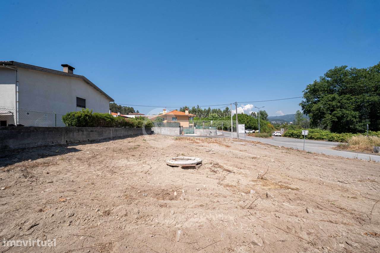 Moradia T3 Térrea com Piscina em Vila Verde-19