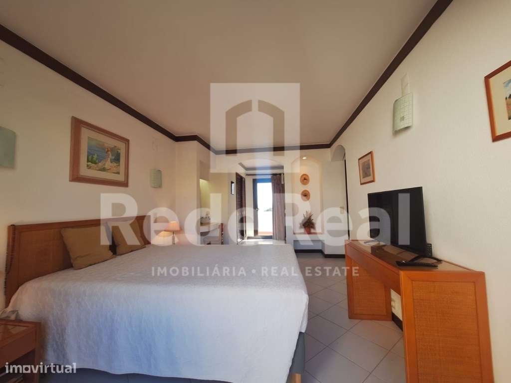 Moradia T3 + 1 com Piscina Privada e Boas Áreas no Coração de Albuf...-41