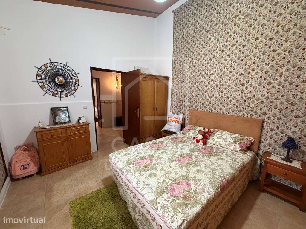 Propriedade T3 com Anexo T1+1 completamente renovada e jardim com 1...-16