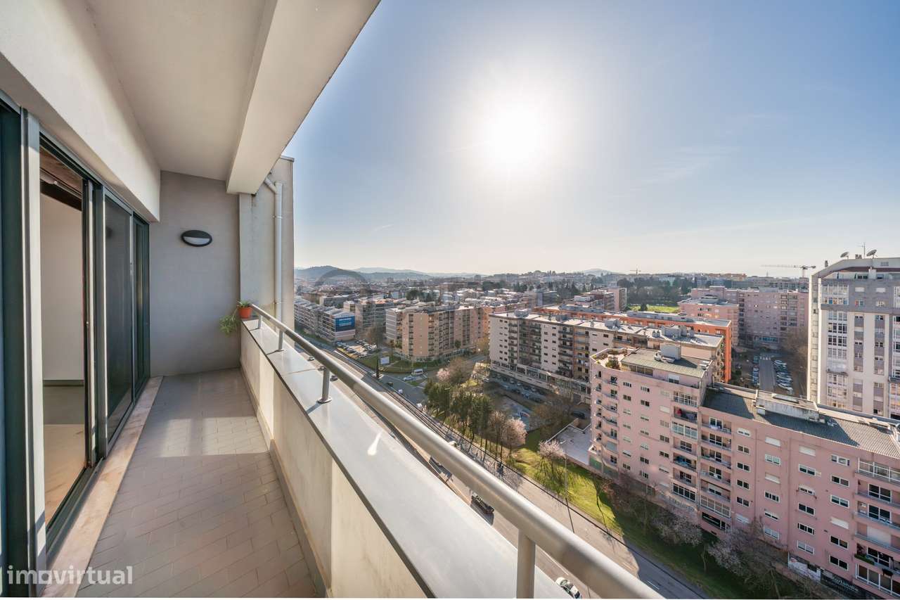 Apartamento T1+1 localizado em São Vitor constituído por elevador e...-8