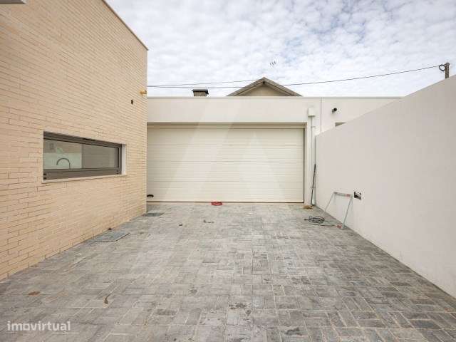 Moradia T4 + 1 de arquitetura moderna a 7 minutos do centro de Aveiro-47