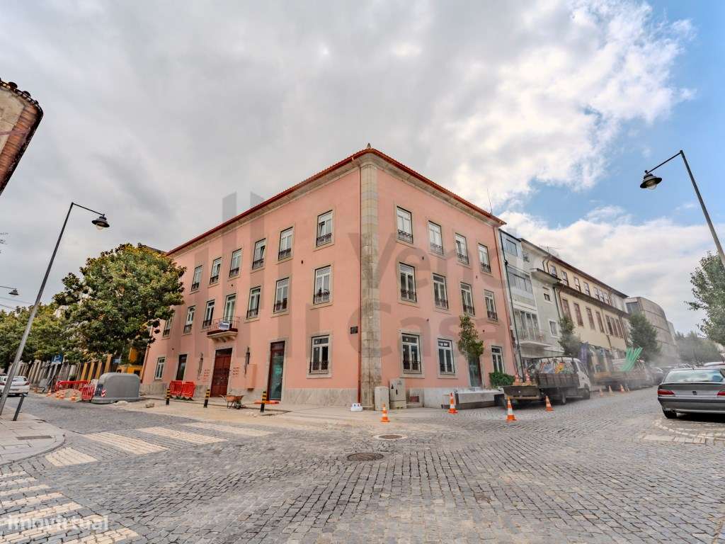 Vende-se T1 - Centro Histórico - Braga-16