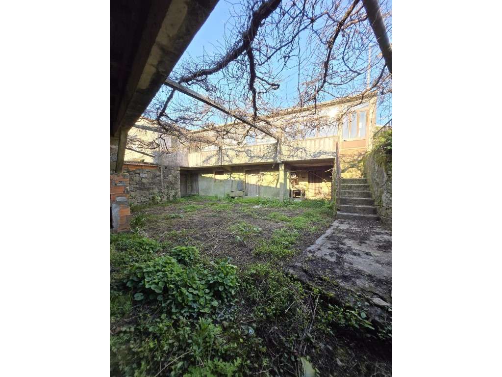 Oportunidade Única: Moradia em Pedra para Restauro com Quintal - Si...-10