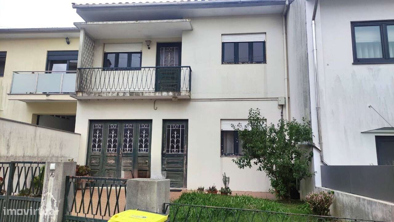 Moradia em banda V4 em S.João da Madeira-25