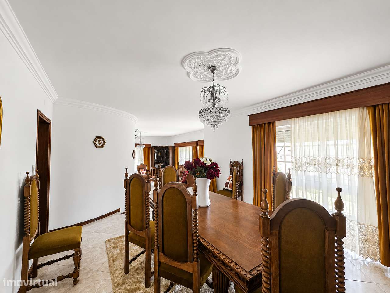 Moradia T5 em Darque com Jardim, Garagem e Anexo-6