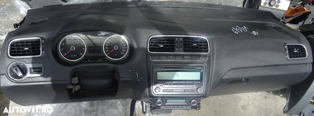 Plansa de bord Volkswagen Polo din 2012 cu airbag volan si pasager volan pe stanga - 1