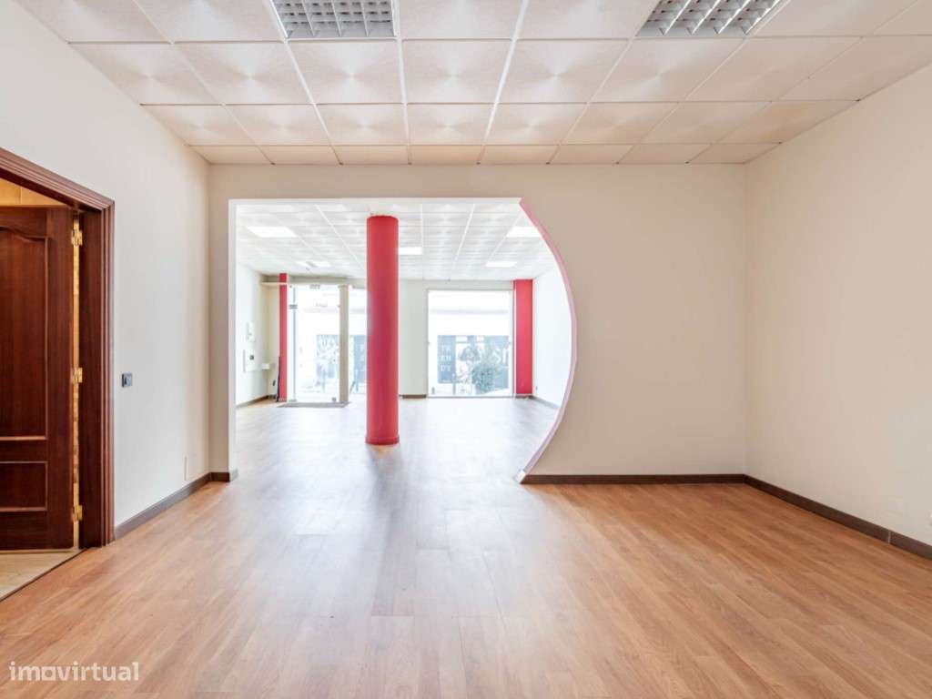 Loja com estacionamento, no centro da Costa da Caparica - Grande imagem: 2/21