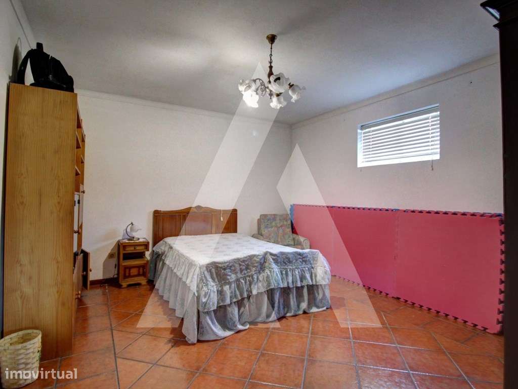 Moradia T6, Isolada, na zona de Oiã-24