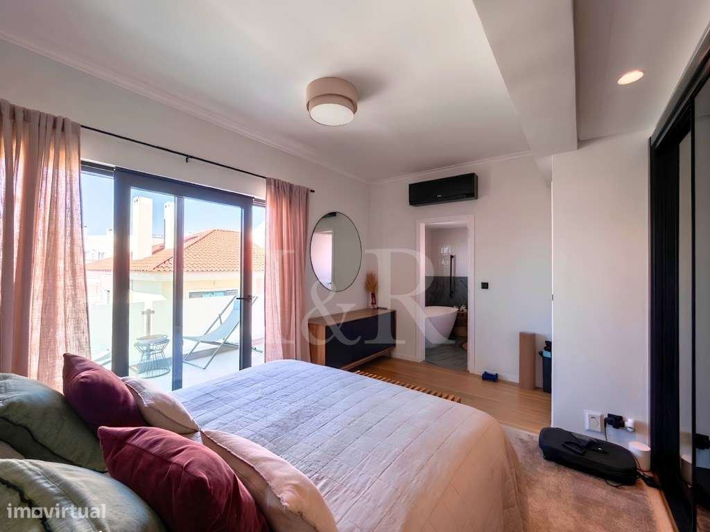 Moradia T3 renovada em condomínio com piscina no Estoril-40