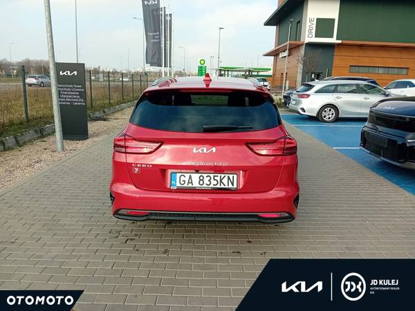 Kia Ceed - 12