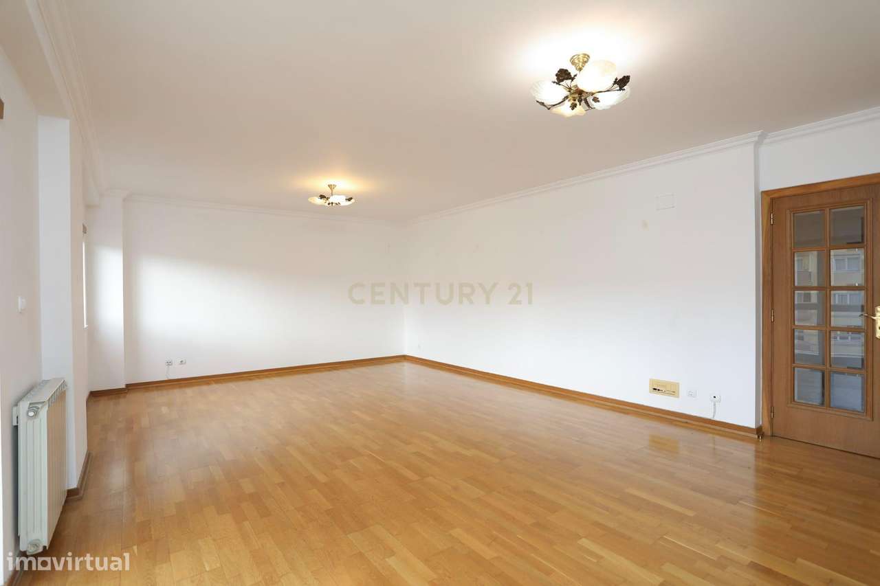 T3 espaçoso com vista desafogada em Carnaxide – 168 m² de área bruta | - Grande imagem: 5/37