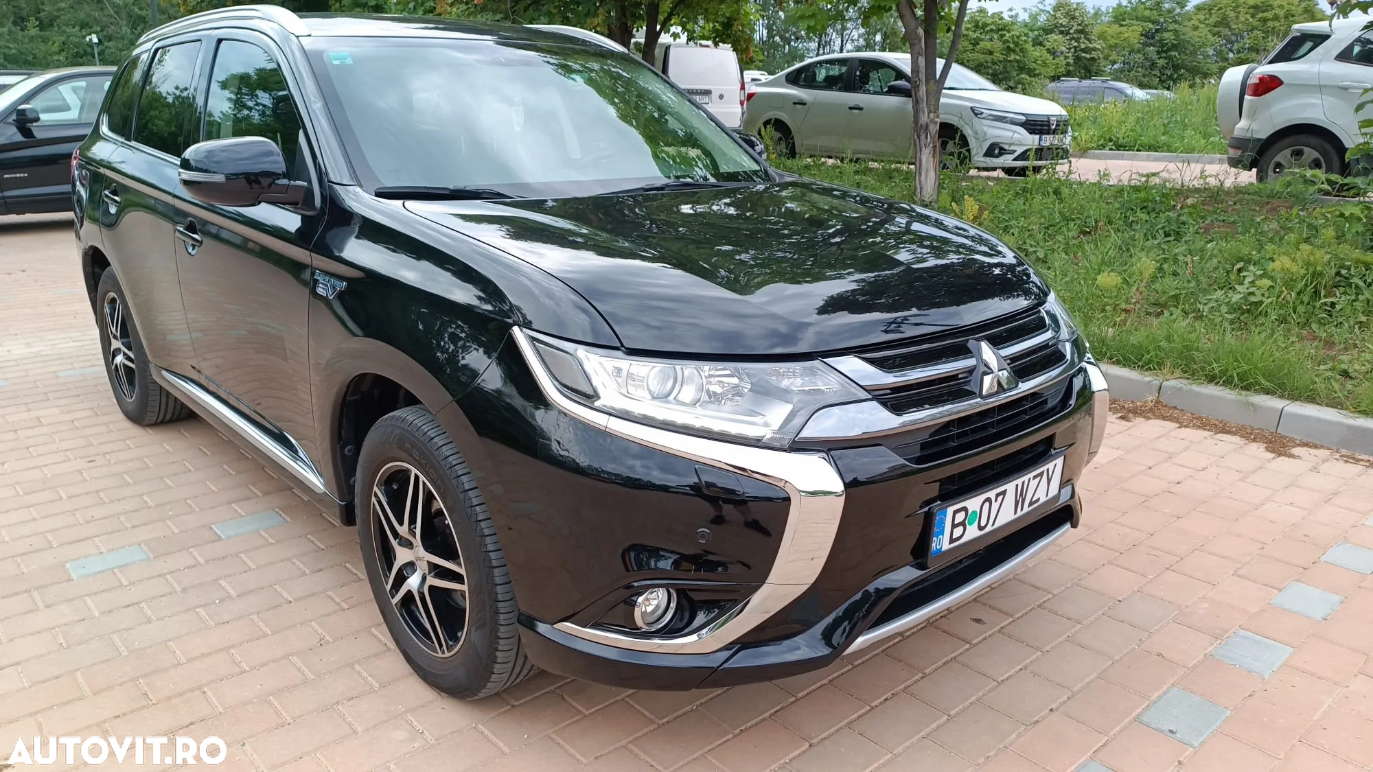 Mitsubishi Outlander 2.0 4WD Plug-In Hybrid - 2