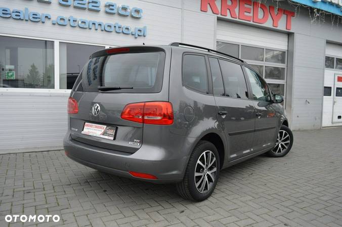 Volkswagen Touran - 16