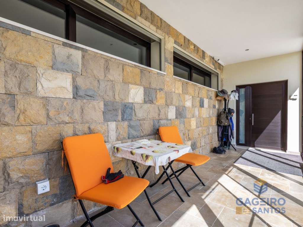 Moradia com piscina e terreno em São Martinho do Porto-8