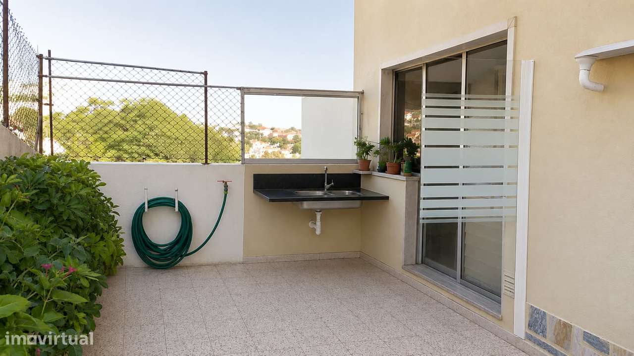 Apartamento T3 com Terraço Amplo e Exposição Solar na Ramada-20