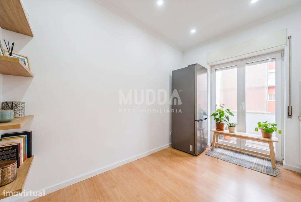 Excelente oportunidade no centro da Amadora: Apartamento T2 com locali-12
