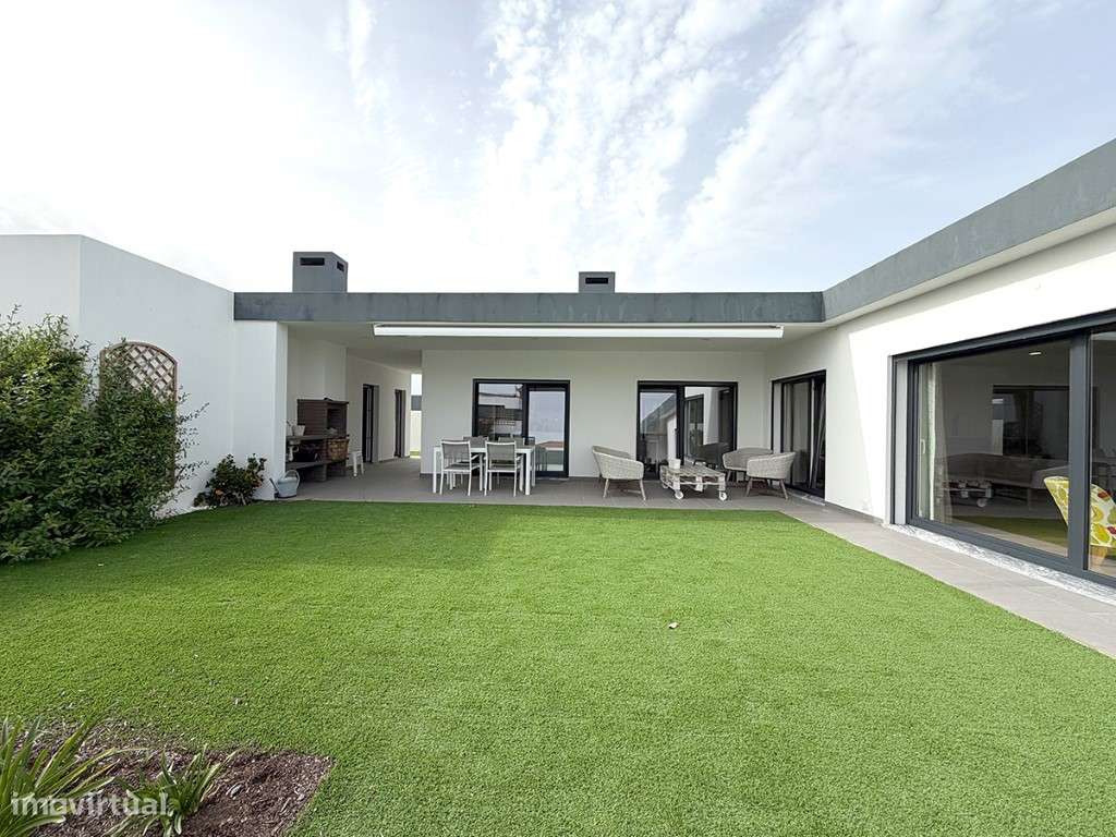 Moradia T4 térrea com 230m2 em condomínio privado, Azeitão-28