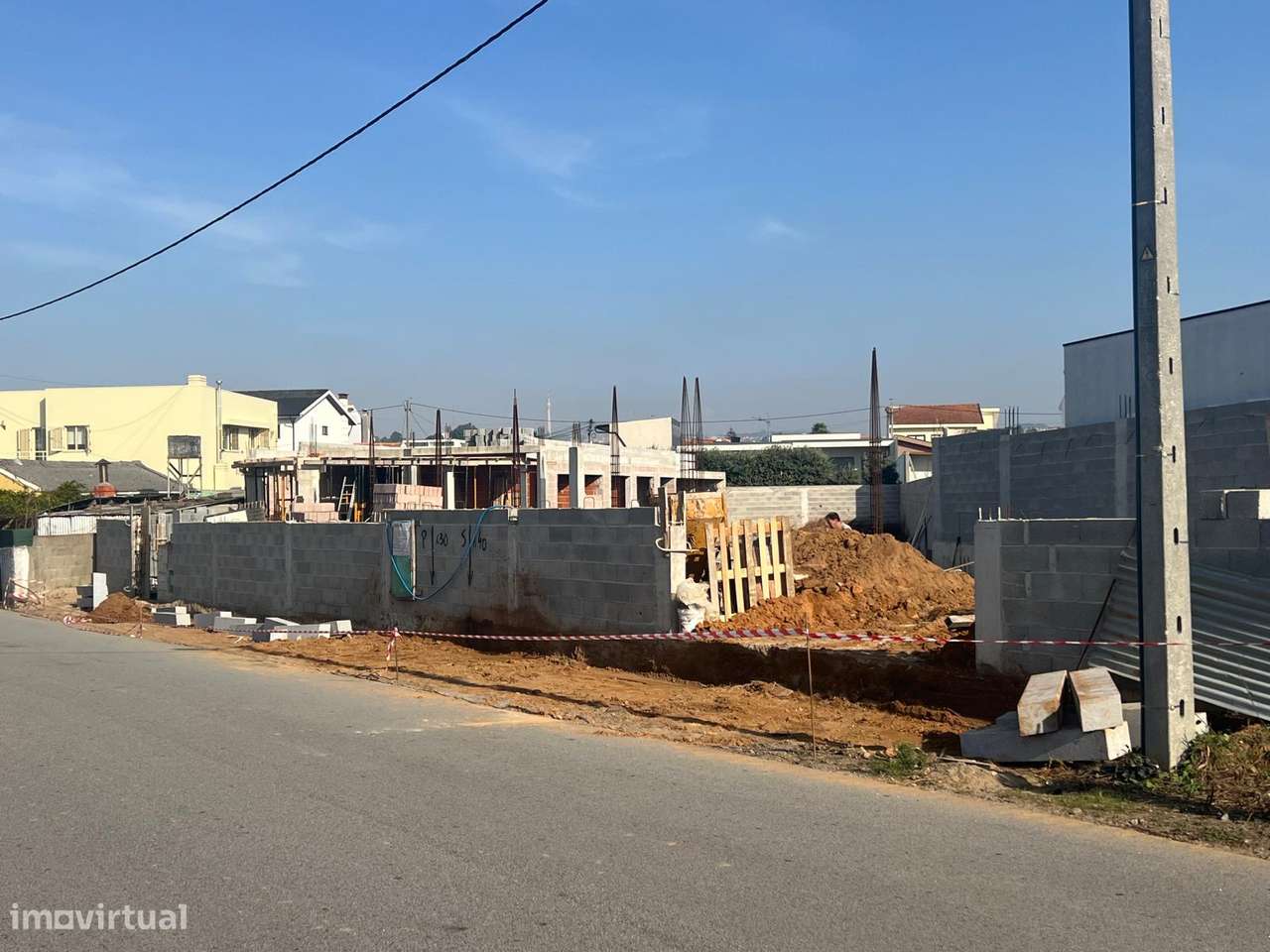 MORADIA TÉRREA EXCLUSIVA | T5 – Piscina e Jardim – Praia-4