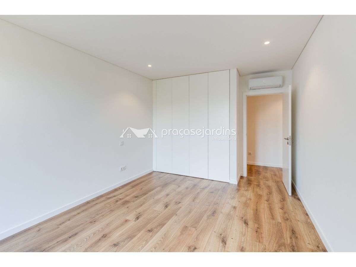 Apartamento T3 novo com espaço exterior privativo-8