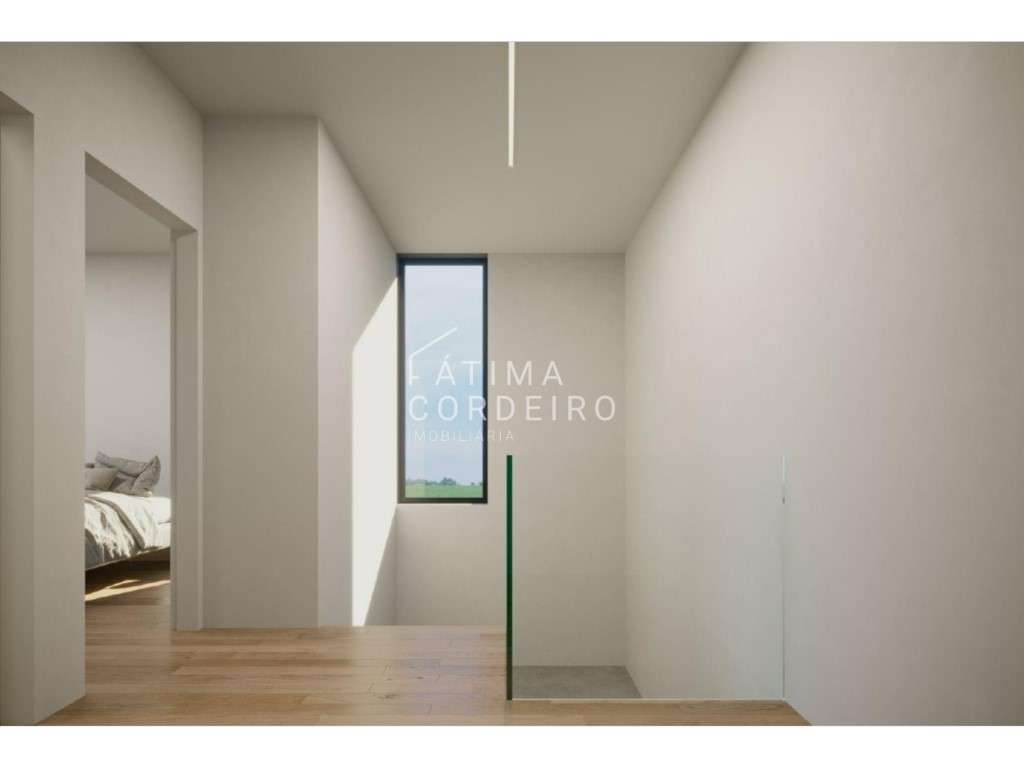 Moradia Isolada T4 com piscina e garagem situada na Aroeira-17