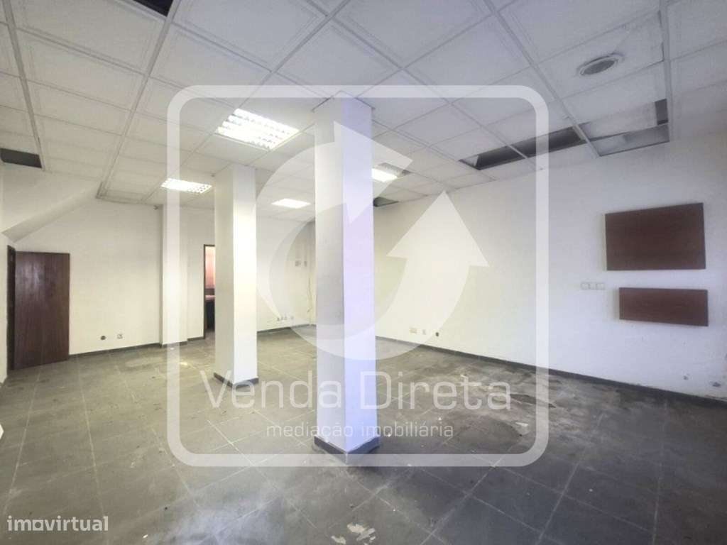 Loja/Escritório Duplex com 108 m² e Terraço no Centro do Laranjeiro...-12