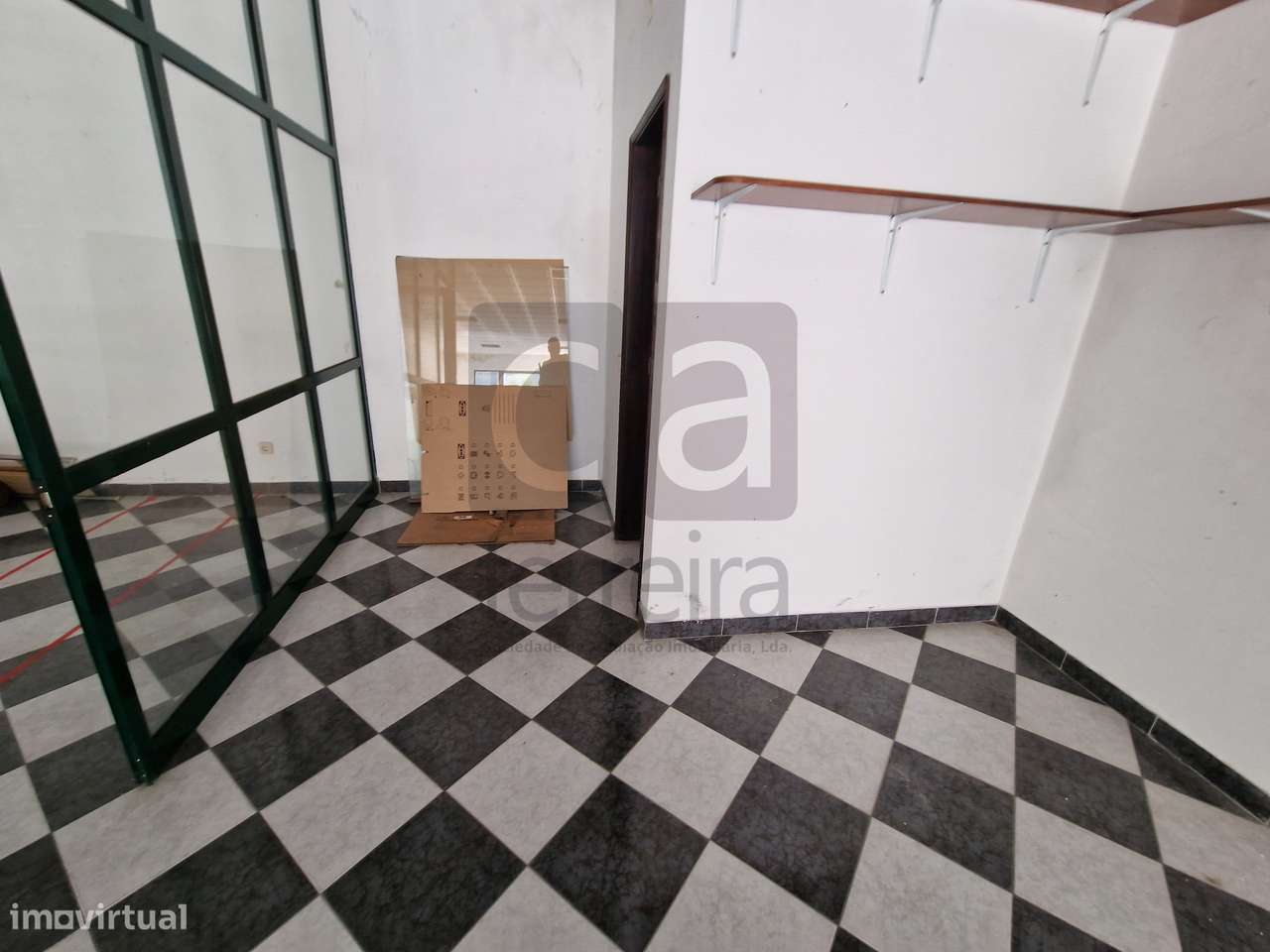 LOja com possibilidade para Moradia T3-6