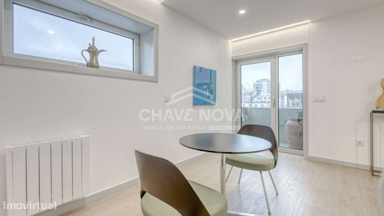 Apartamento T2 c/ Varanda e 2 Lugares de Garagem-Constituição/ Marquês-10