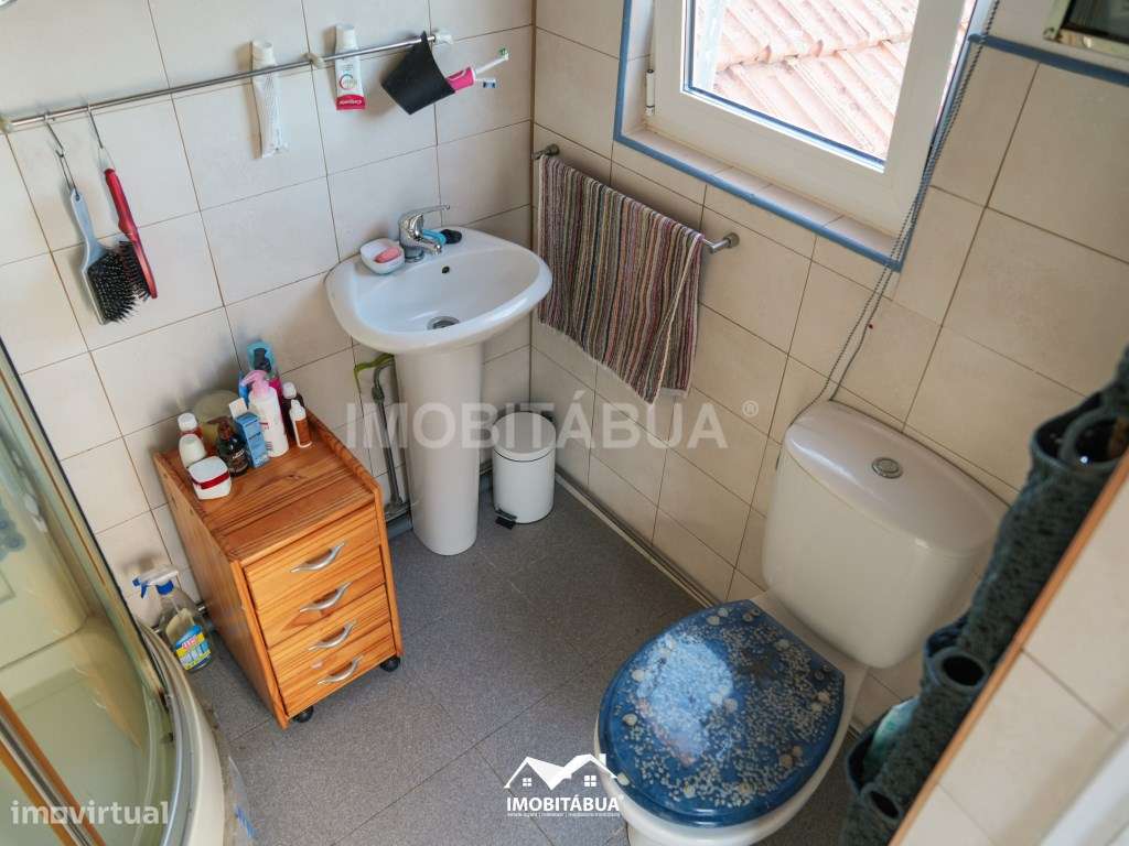 Casa Tradicional Portuguesa com Quintal, Vista e Muitos Detalhes Au...-11