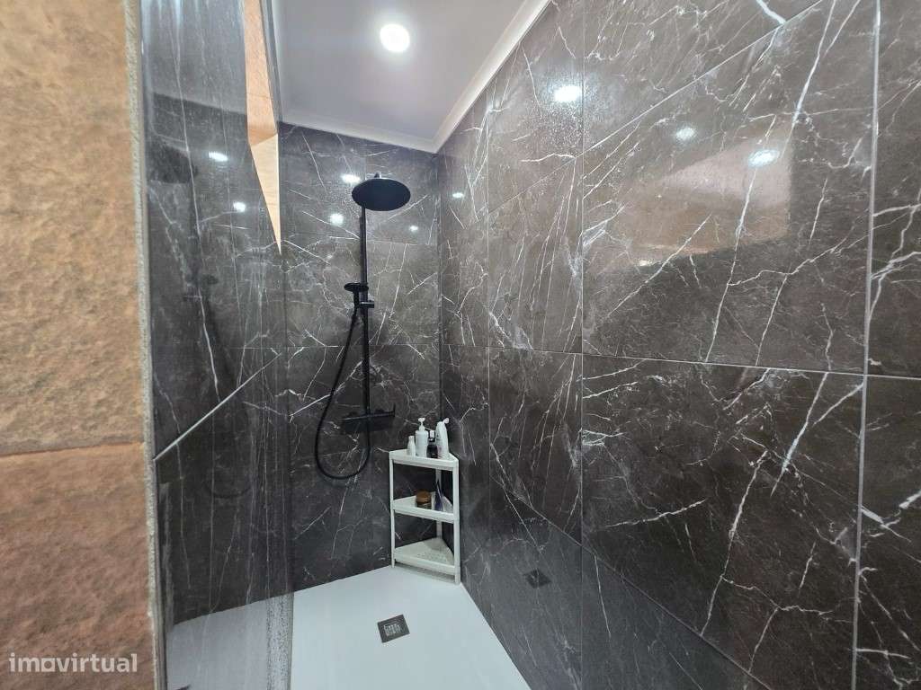 Moradia Isolada Totalmente Remodelada | Potencial para 7 Quartos | ...-22
