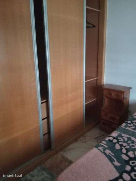 Arrenda-se T3 , Trata se de uma vivendasinha - Grande imagem: 4/8