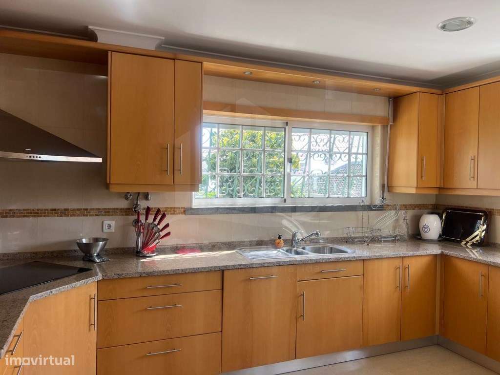 Moradia com 7 Assoalhadas , garagem e com terreno de 1.000 m2 zona ...-15