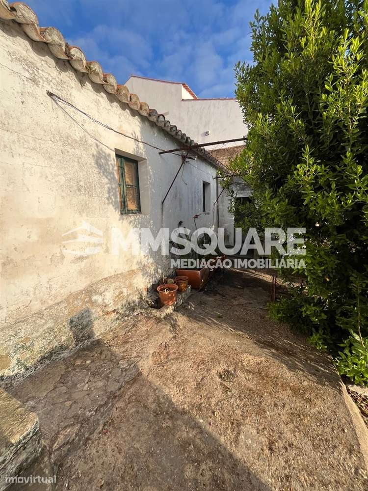 Moradia T3 inserida na zona histórica de Ourique-7