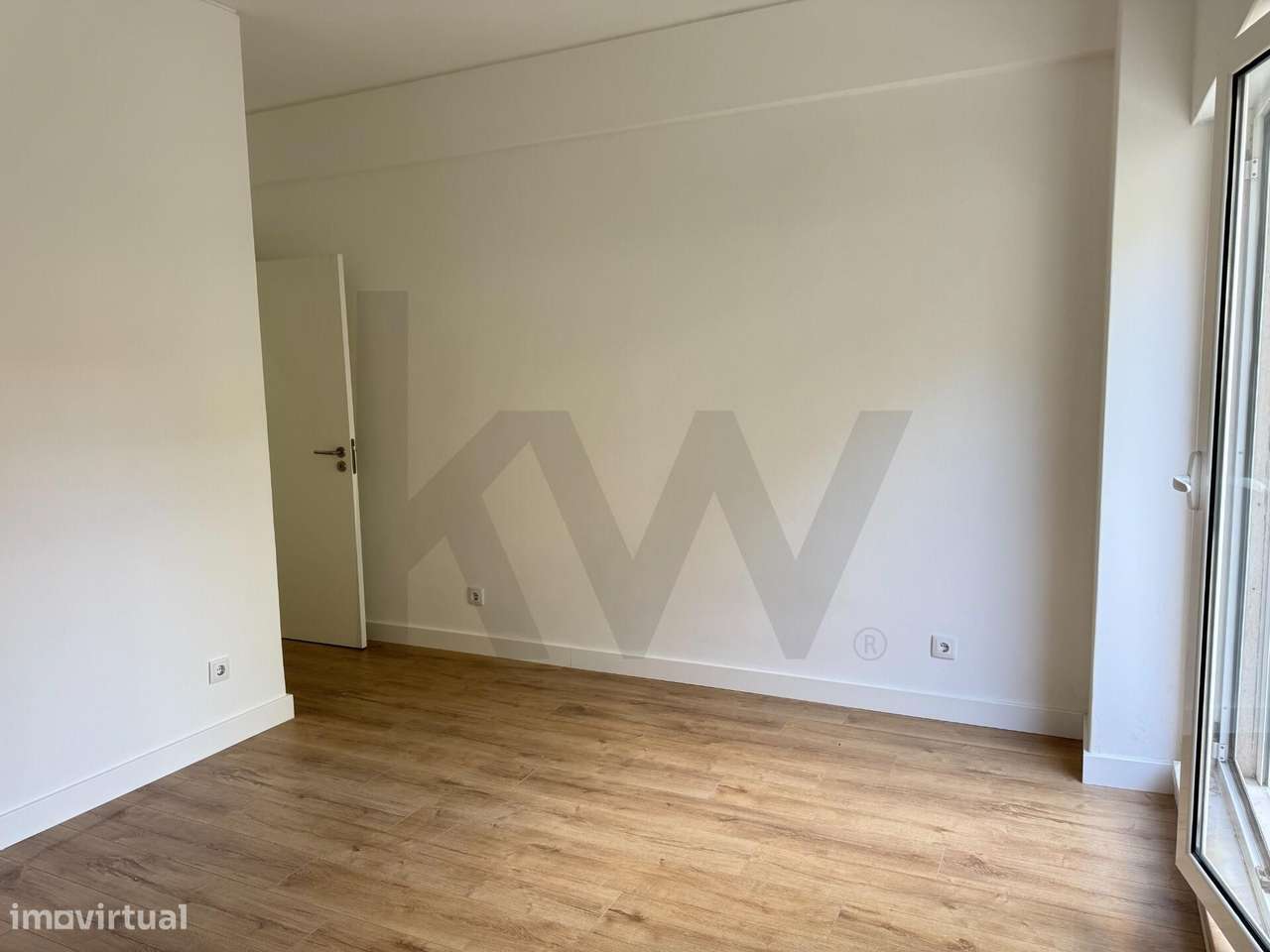 Apartamento T1 remodelado com terraço situado na Graça - Grande imagem: 4/28