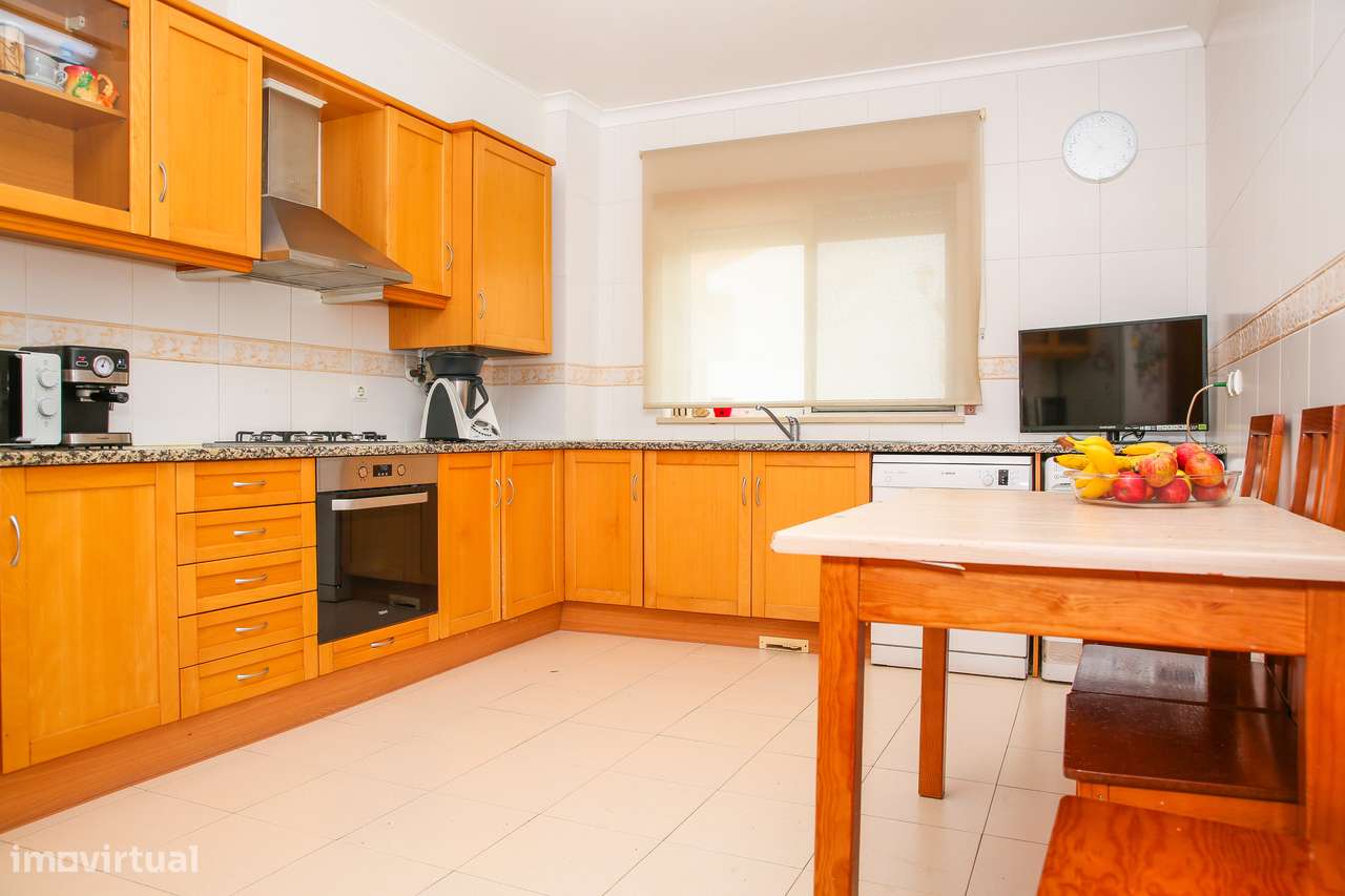 Excelente apartamento T3 com 111m2 no centro da Abrigada-6