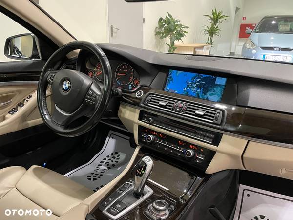 BMW Seria 5 550i xDrive Sport-Aut - 37