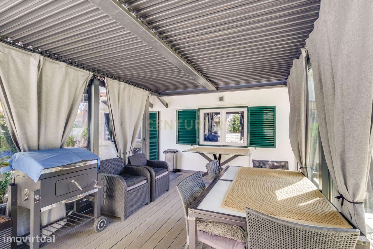 MORADIA T4 COM JARDIM E GARAGEM-5