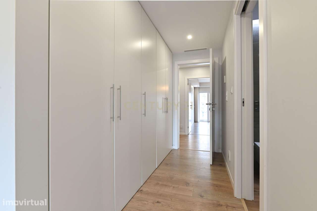 Apartamento T3 de Luxo com Box para 2 Carros — Quinta das Marianas, Pa-22