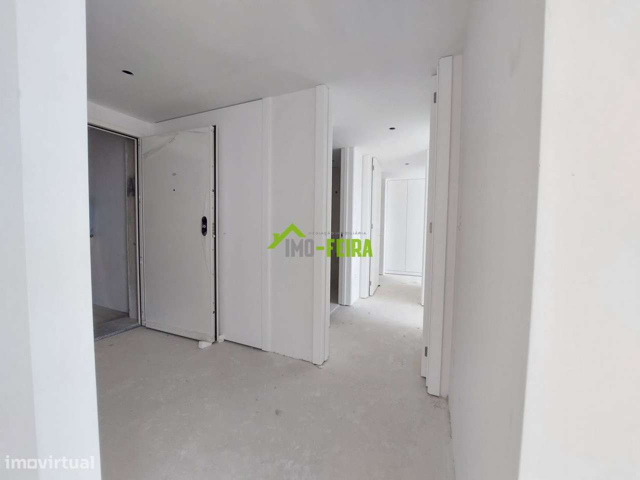 Apartamento T2 Novo, São João da Madeira-14