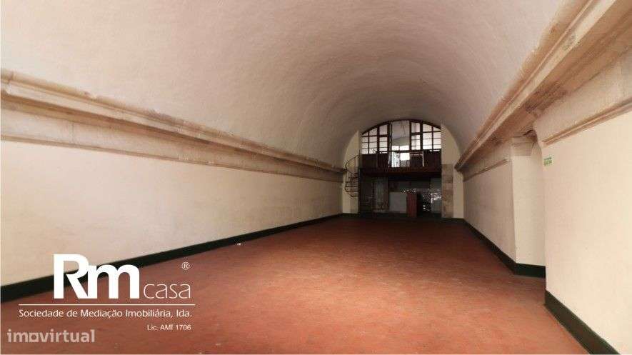 Magnifico prédio devoluto na Rua da Sofia, Largo do Terreiro da Erva-27