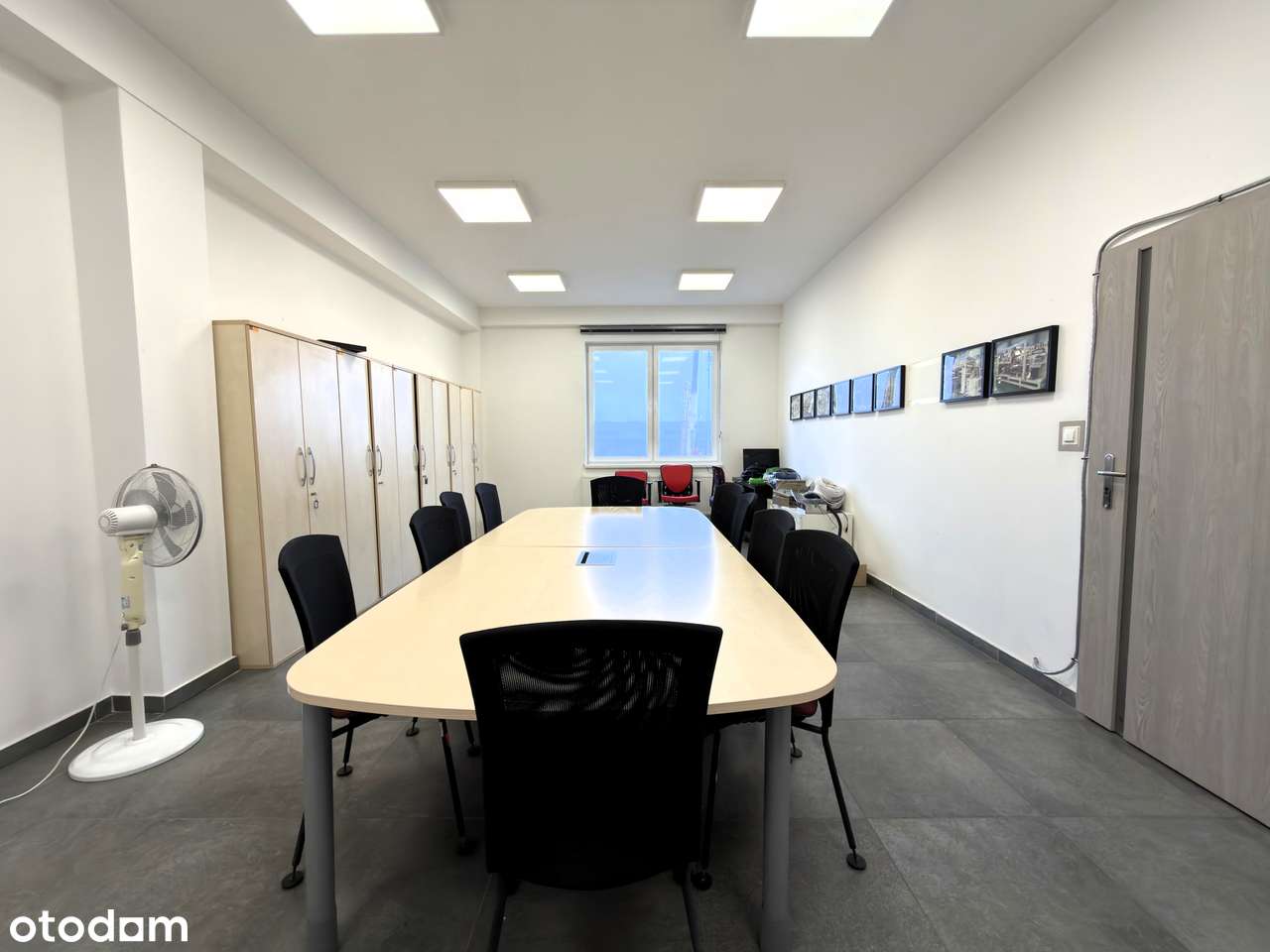 Nowoczesny kompleks produkcyjno-magazynowy z biurami i halą-13