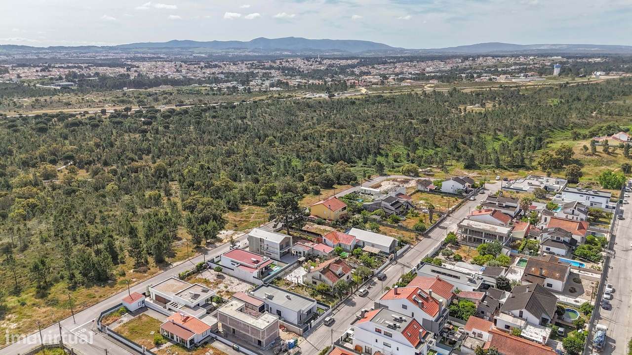 Moradia Isolada T3 com terreno de 726m² em Redondos – Espaço, Privacid-29