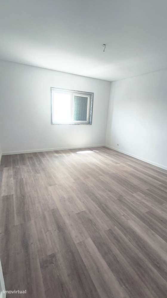 Andar de Moradia T2  Cave com 93m2-12