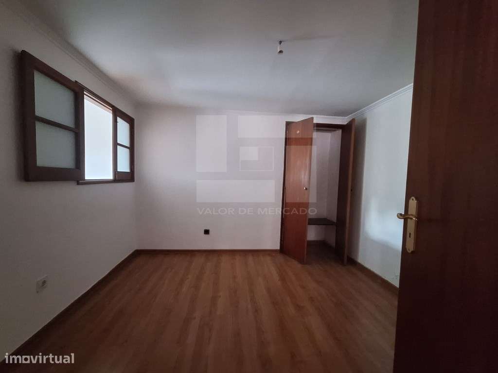 Apartamento T2 na Graça, Lisboa, perto de transportes públicos.-10