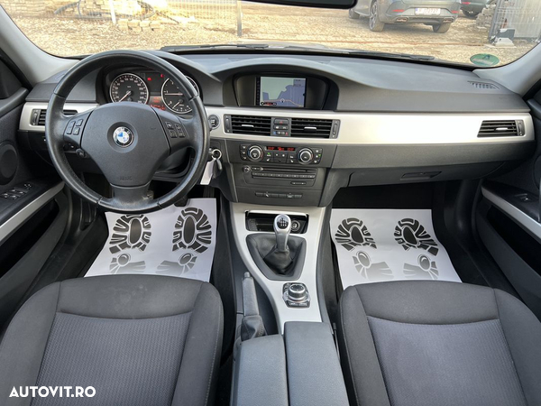 BMW Seria 3 318d DPF Touring - 20