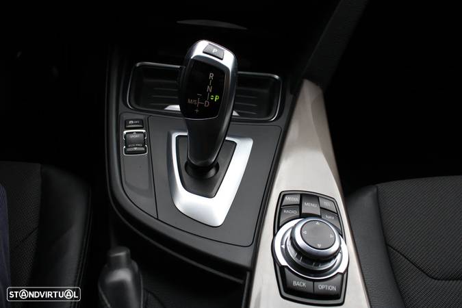BMW 320 d Touring Aut. Efficient Dynamics Edition - 29