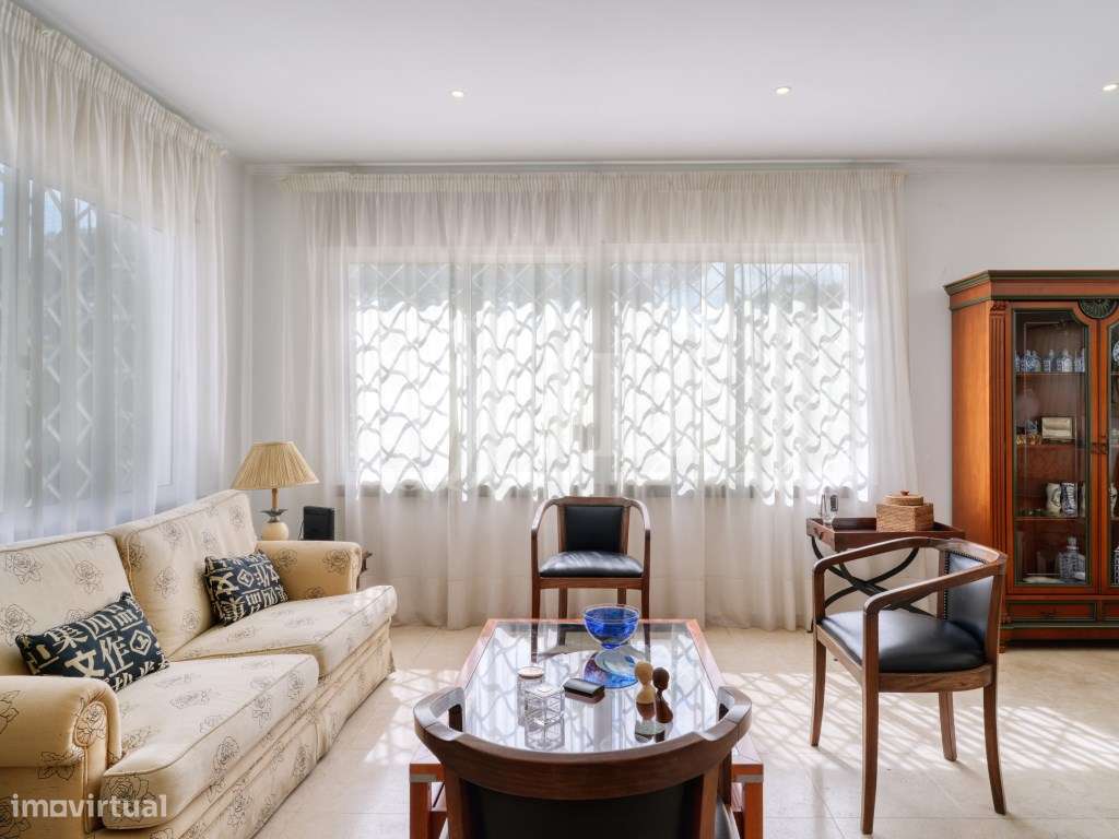Moradia T4 com jardim no Banzão em Colares-14