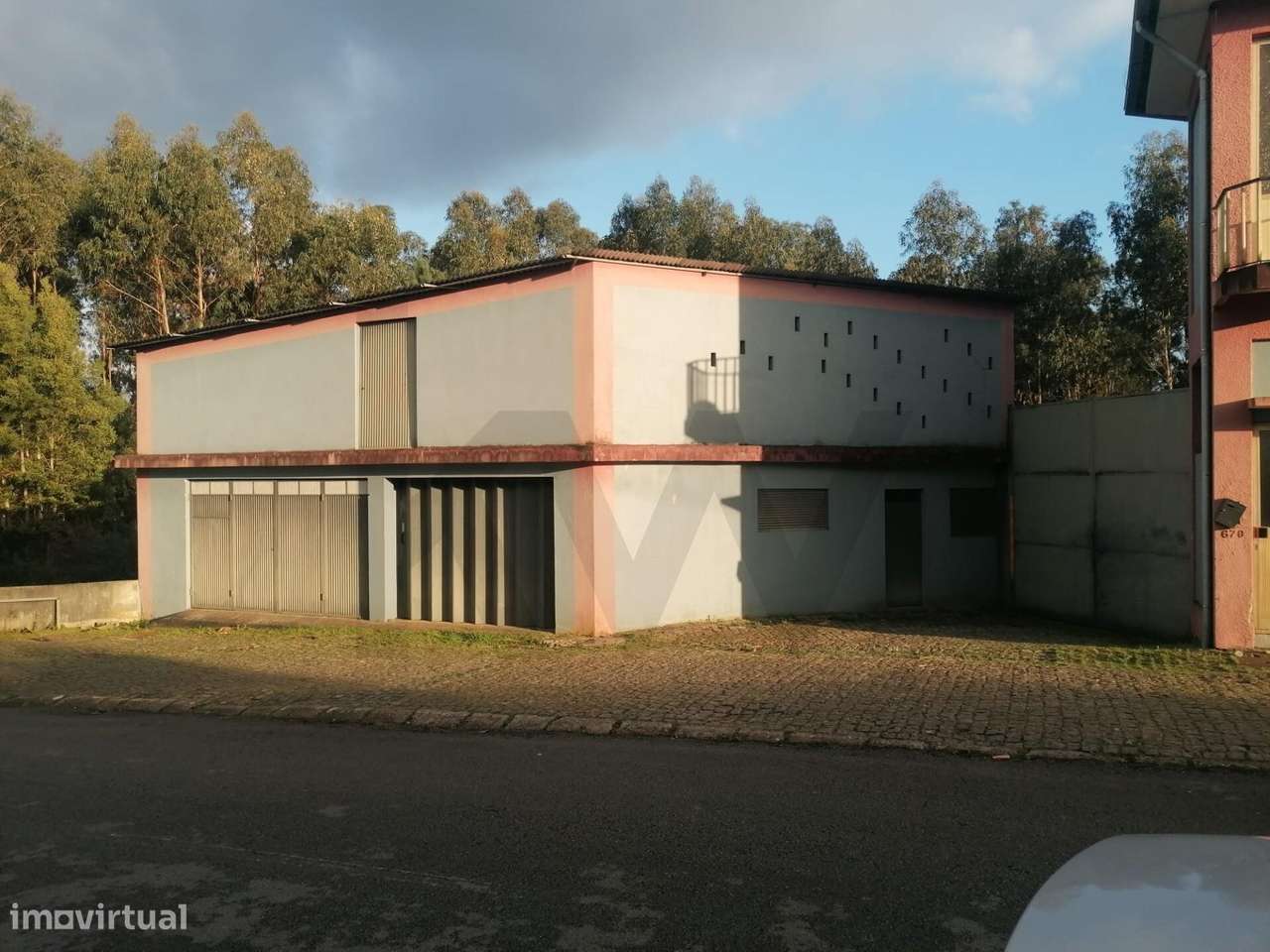 Armazém para atividades industriais com 1.464m2 de área útil e 400m2 d - Grande imagem: 3/50